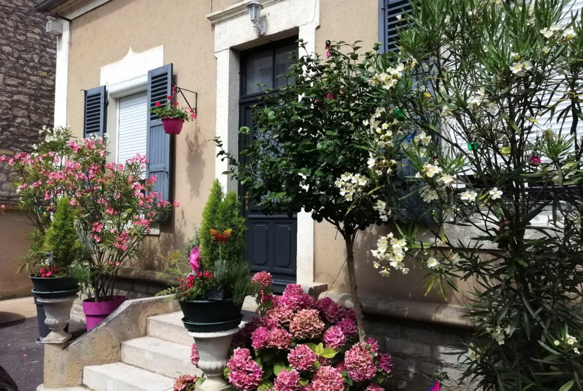 Maison T.6 avec jardin et piscine à Nevers, centre-ville 