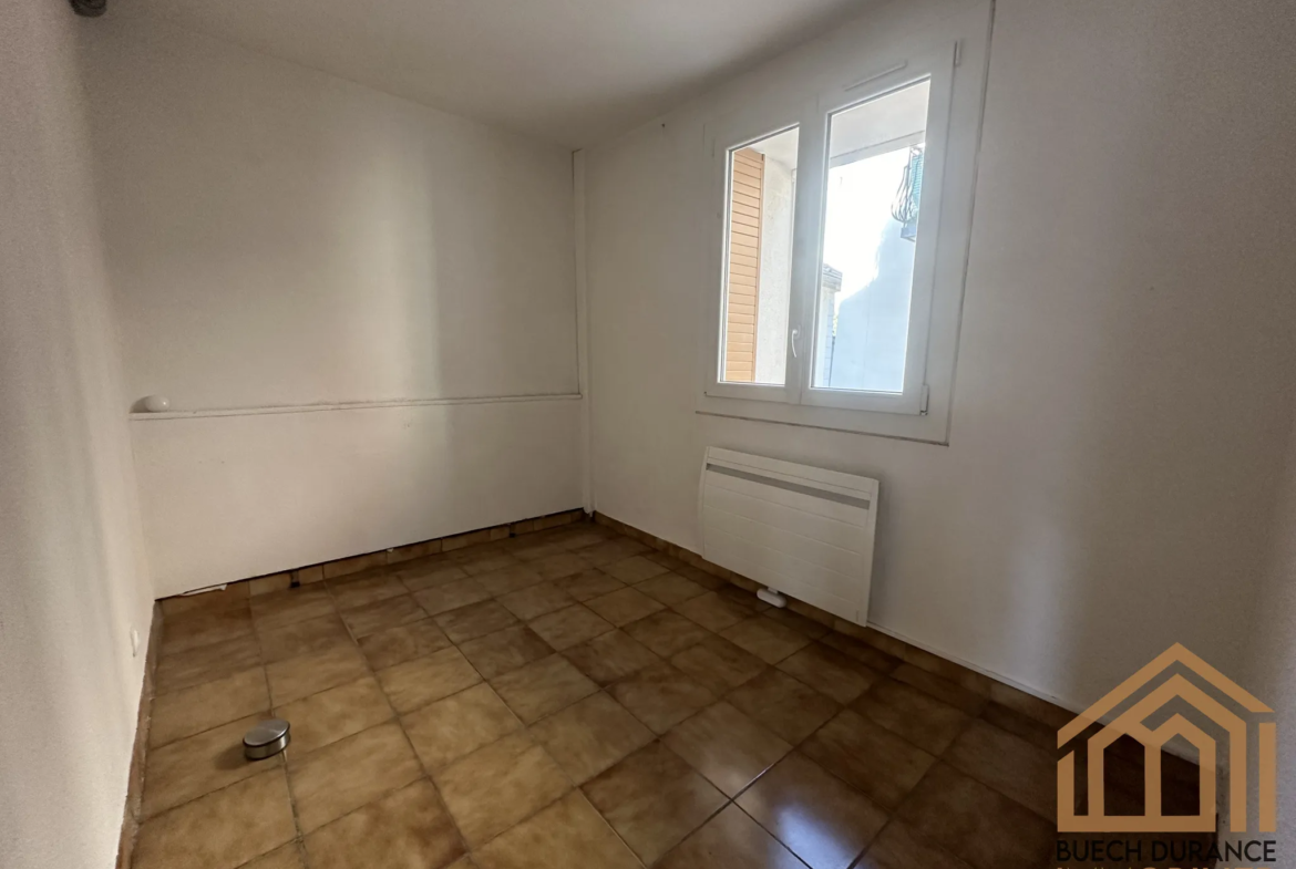 Maison de ville à vendre à Laragne-Montéglin - 60 m² - 120 000 € 