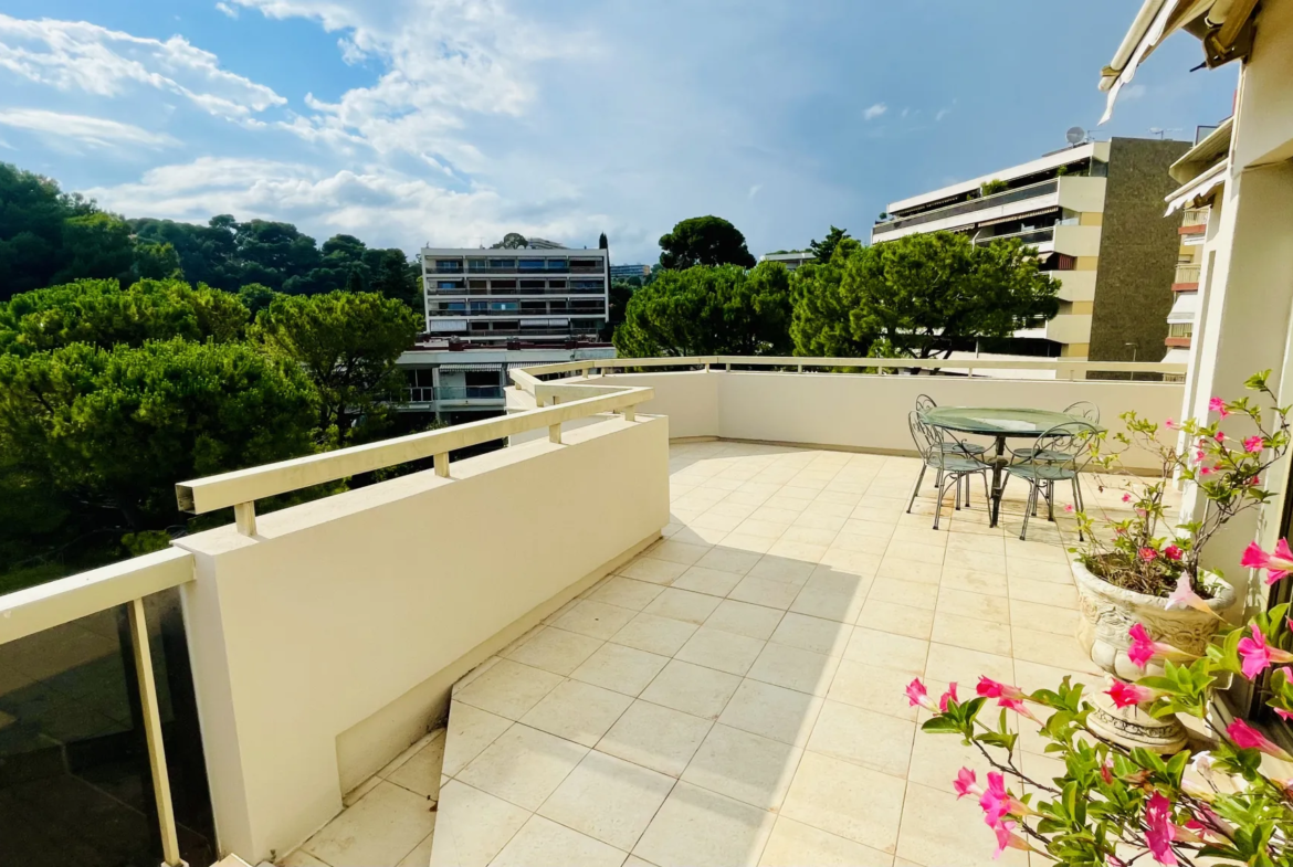 Appartment 3 pièces lumineux avec terrasse au Cannet 