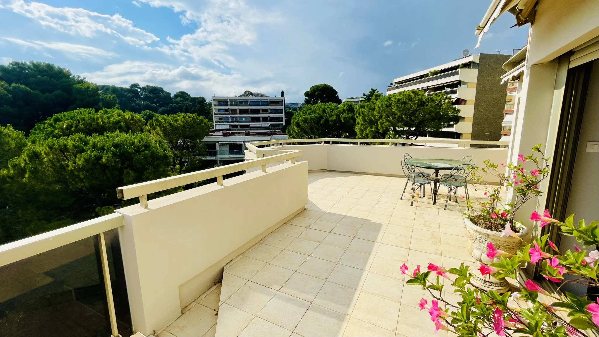 Appartment 3 pièces lumineux avec terrasse au Cannet 