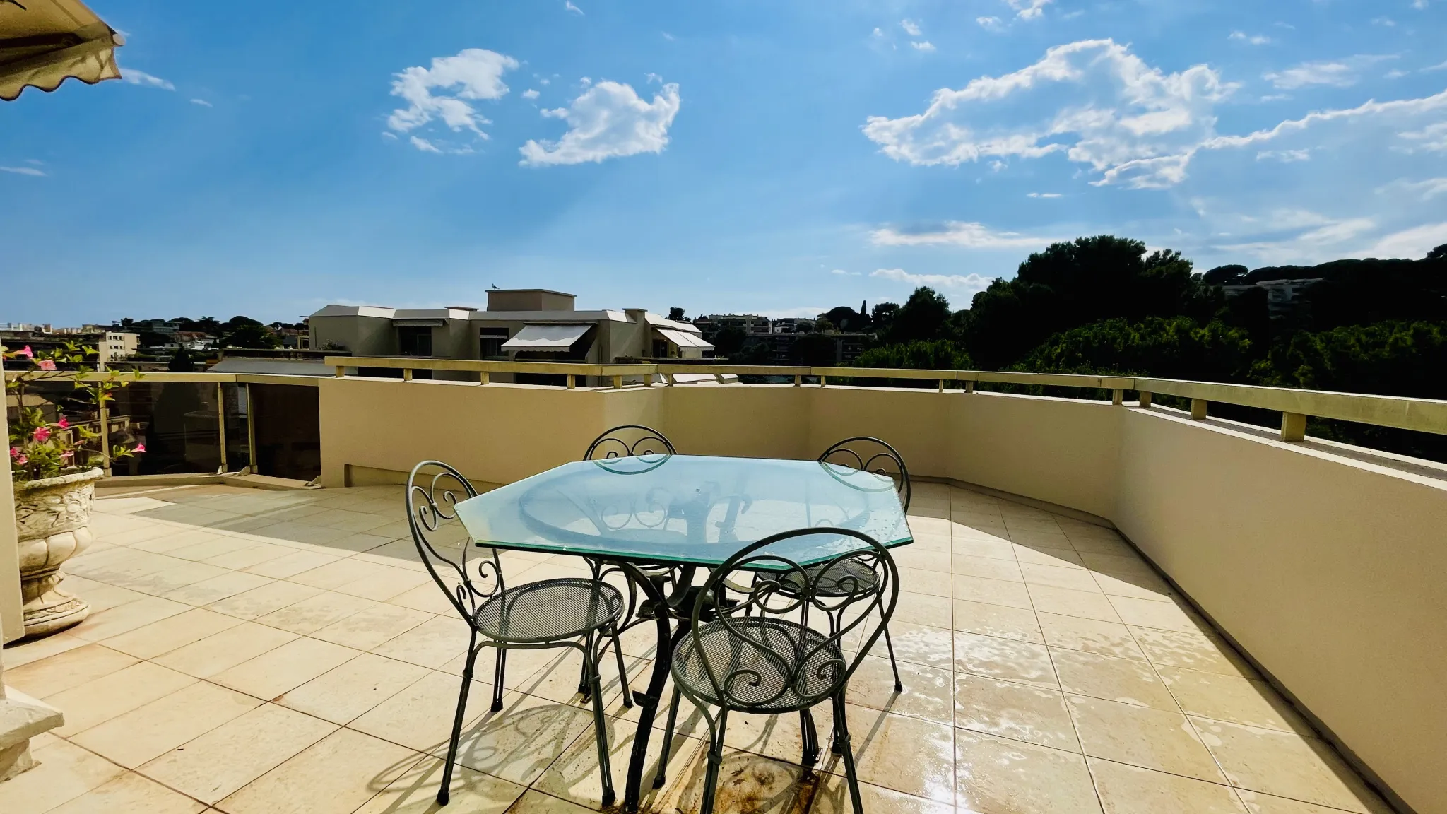 Appartment 3 pièces lumineux avec terrasse au Cannet 