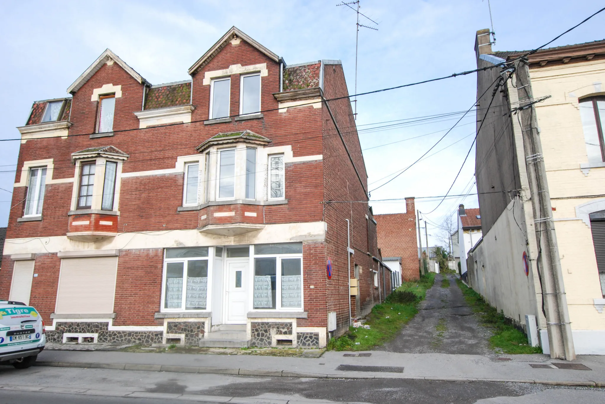 Maison bourgeoise à vendre à Jeumont pour grande famille ou investisseur 