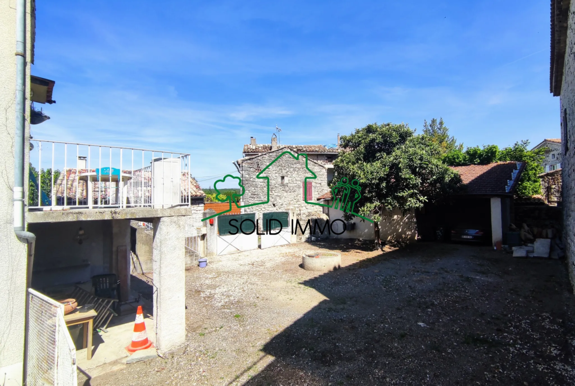 Maison de village avec deux habitations et jardins à Saint Germain 07170 