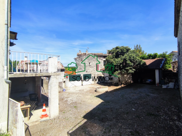 Maison de village avec deux habitations et jardins à Saint Germain 07170