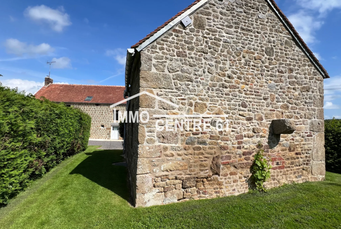 Longère rénovée avec dépendances en campagne à Rânes 