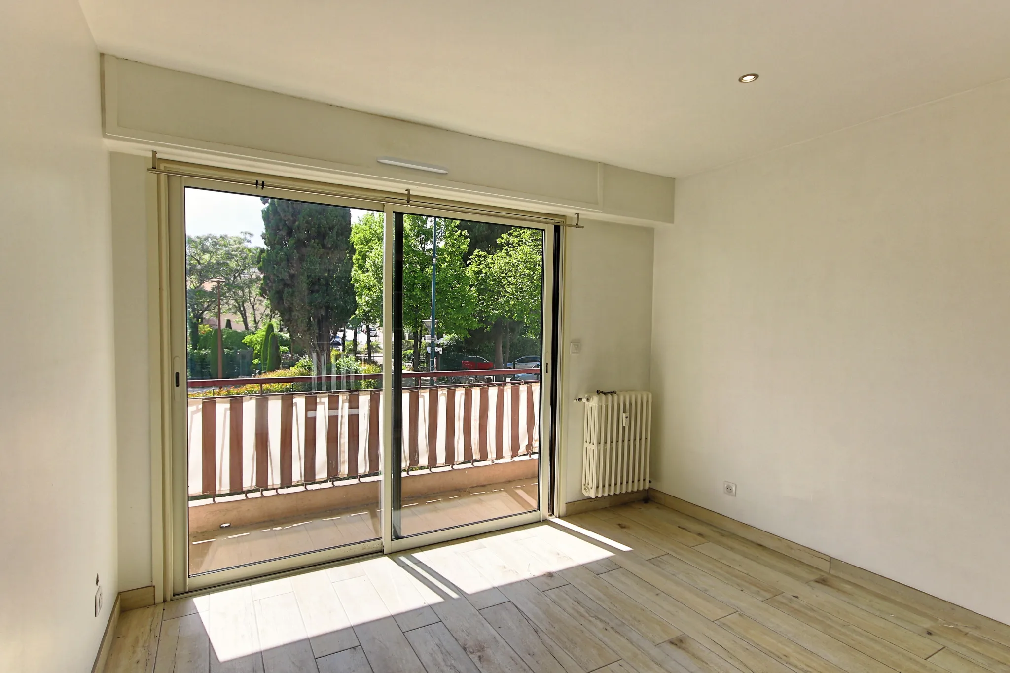 Appartement 3 pièces avec balcon et vue sur parc au Cannet 