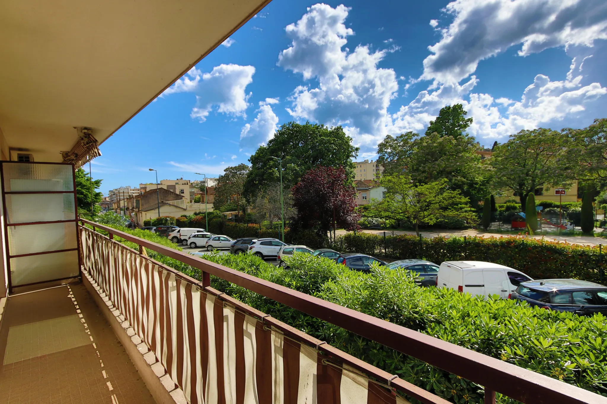 Appartement 3 pièces avec balcon et vue sur parc au Cannet 