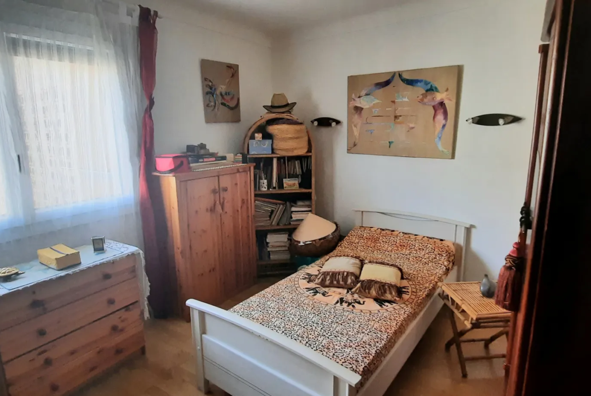 Appartement F3 à vendre à Céret, avec garage et balcon 