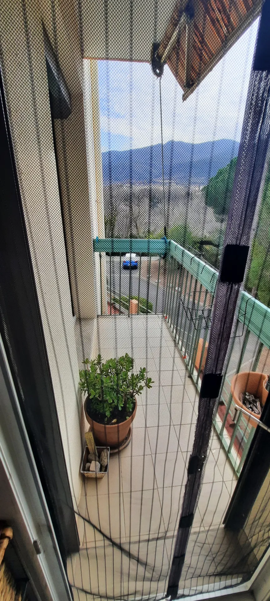 Appartement F3 à vendre à Céret, avec garage et balcon 