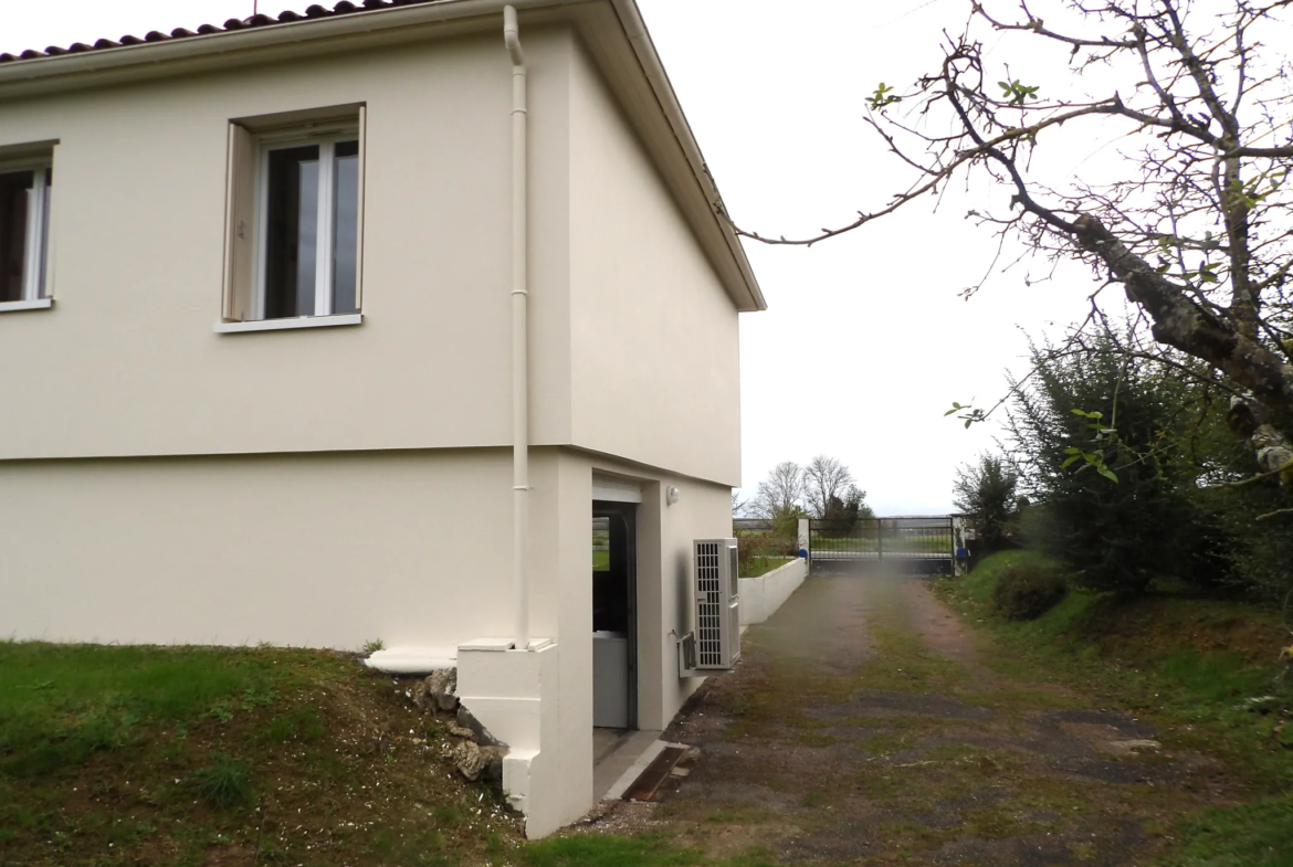 Pavillon sur sous-sol avec grand jardin à Saint-Savinien 