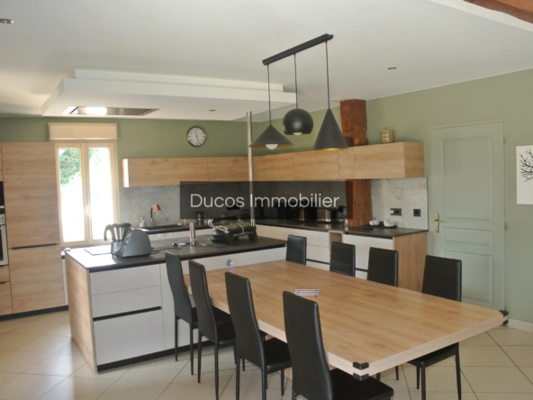 Maison spacieuse avec 6 chambres à vendre à Le Mas d'Agenais