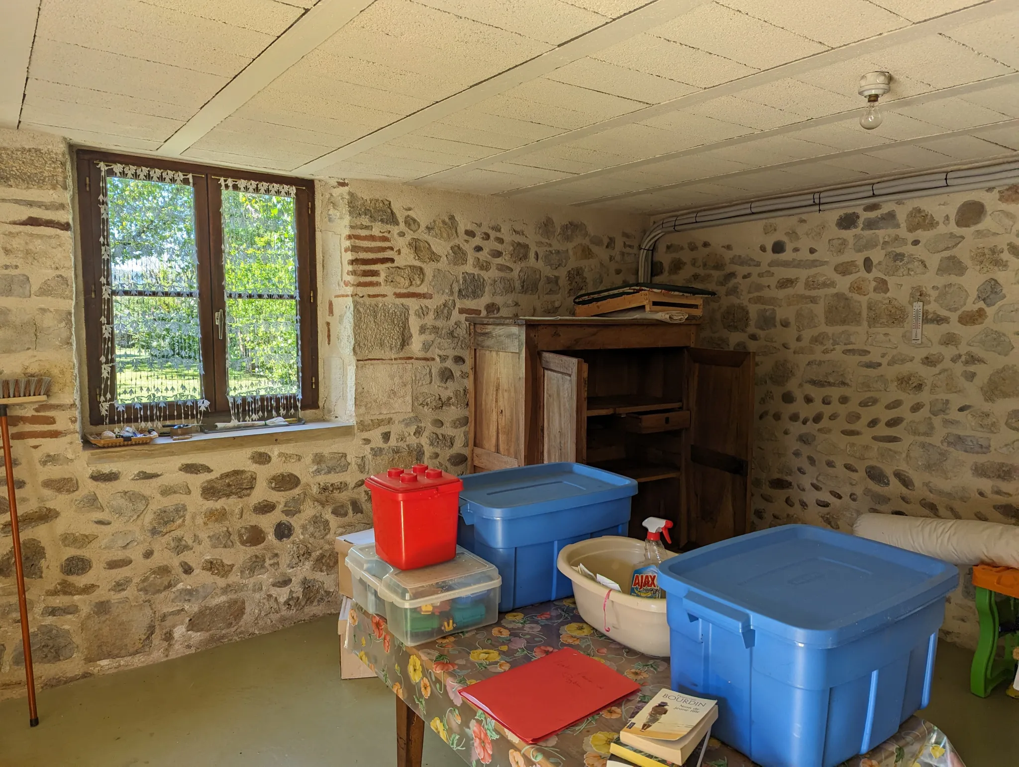 Maison de village en pierre avec double garage à Puybrun 