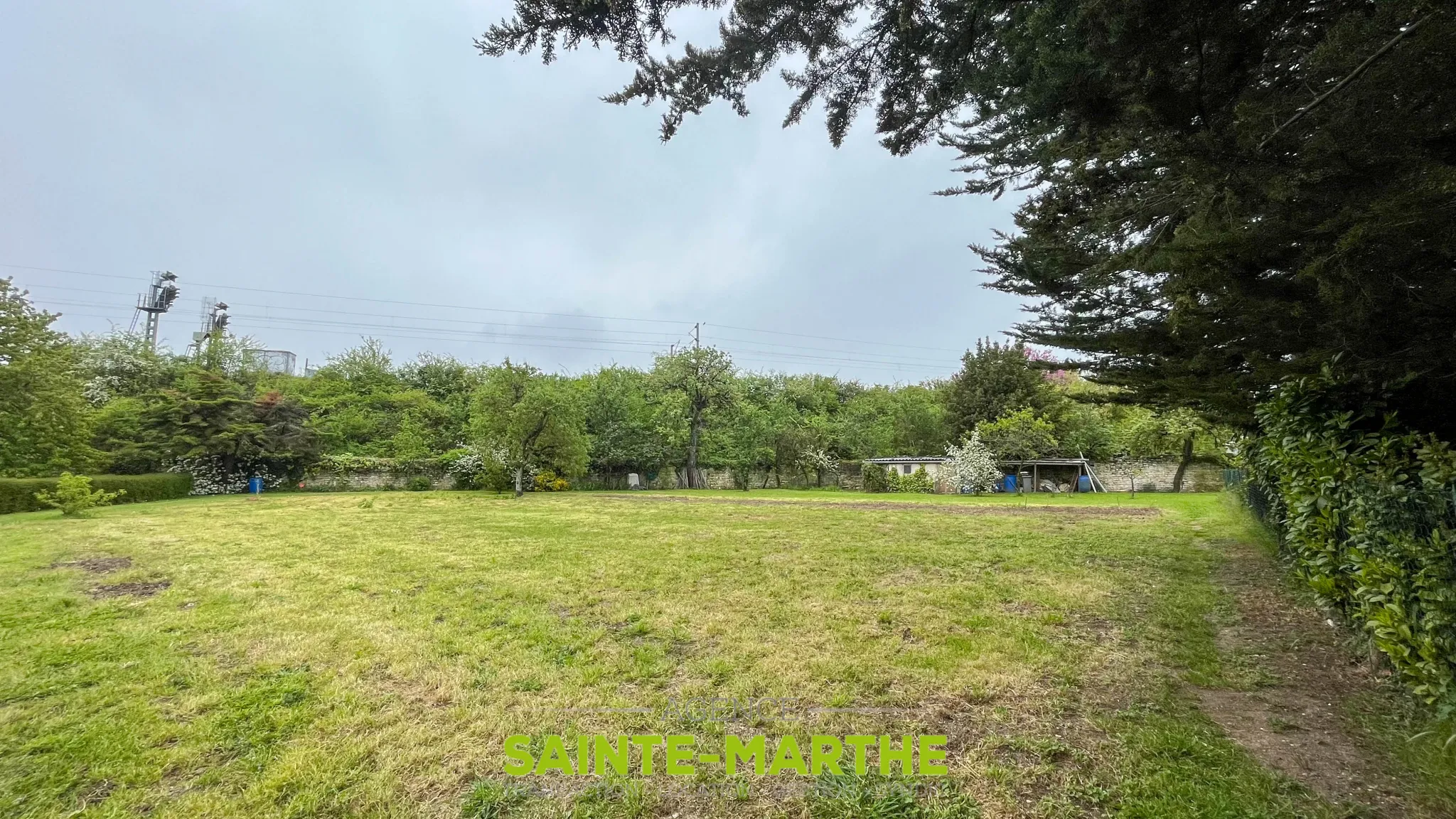 Vente d'un pavillon de plain-pied à Niort avec 3 chambres et garage 