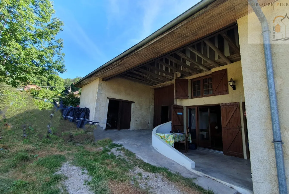 Maison ancienne à Saint Claude, 154 m² avec 6 chambres et grange 