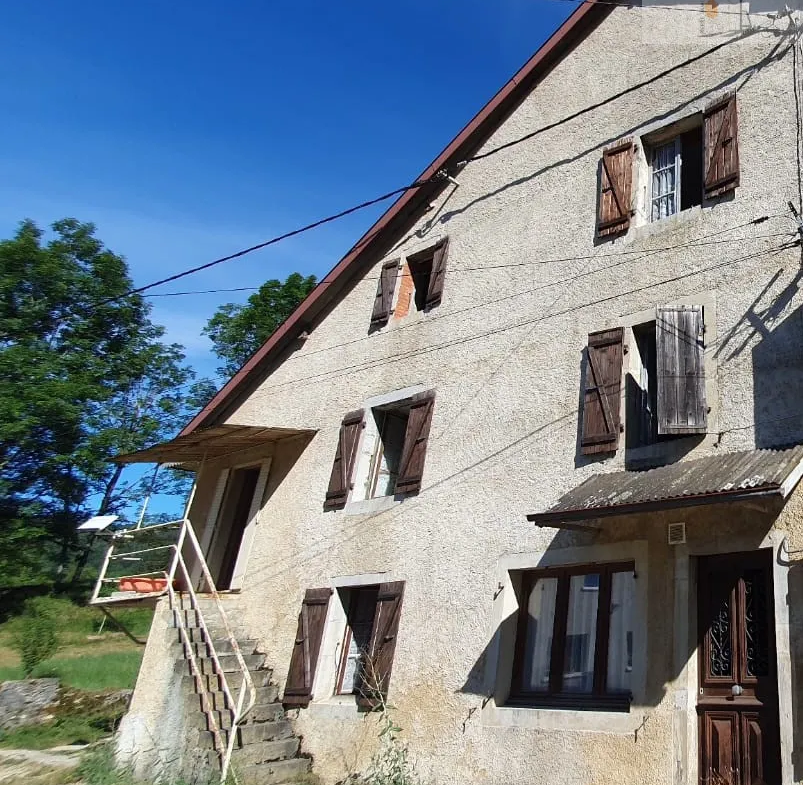 Maison ancienne à Saint Claude, 154 m² avec 6 chambres et grange 