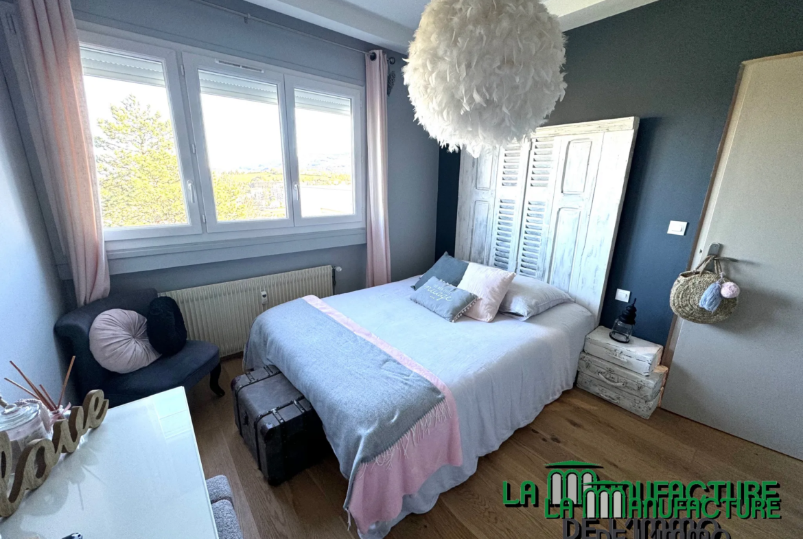 À vendre : Appartement F4 lumineux à Saint-Étienne, dernier étage avec balcon et garage 