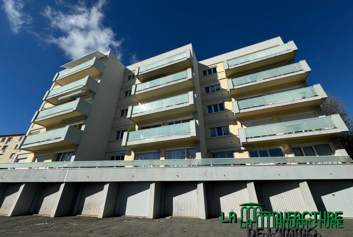 À vendre : Appartement F4 lumineux à Saint-Étienne, dernier étage avec balcon et garage 