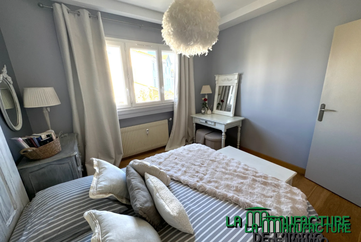 À vendre : Appartement F4 lumineux à Saint-Étienne, dernier étage avec balcon et garage 