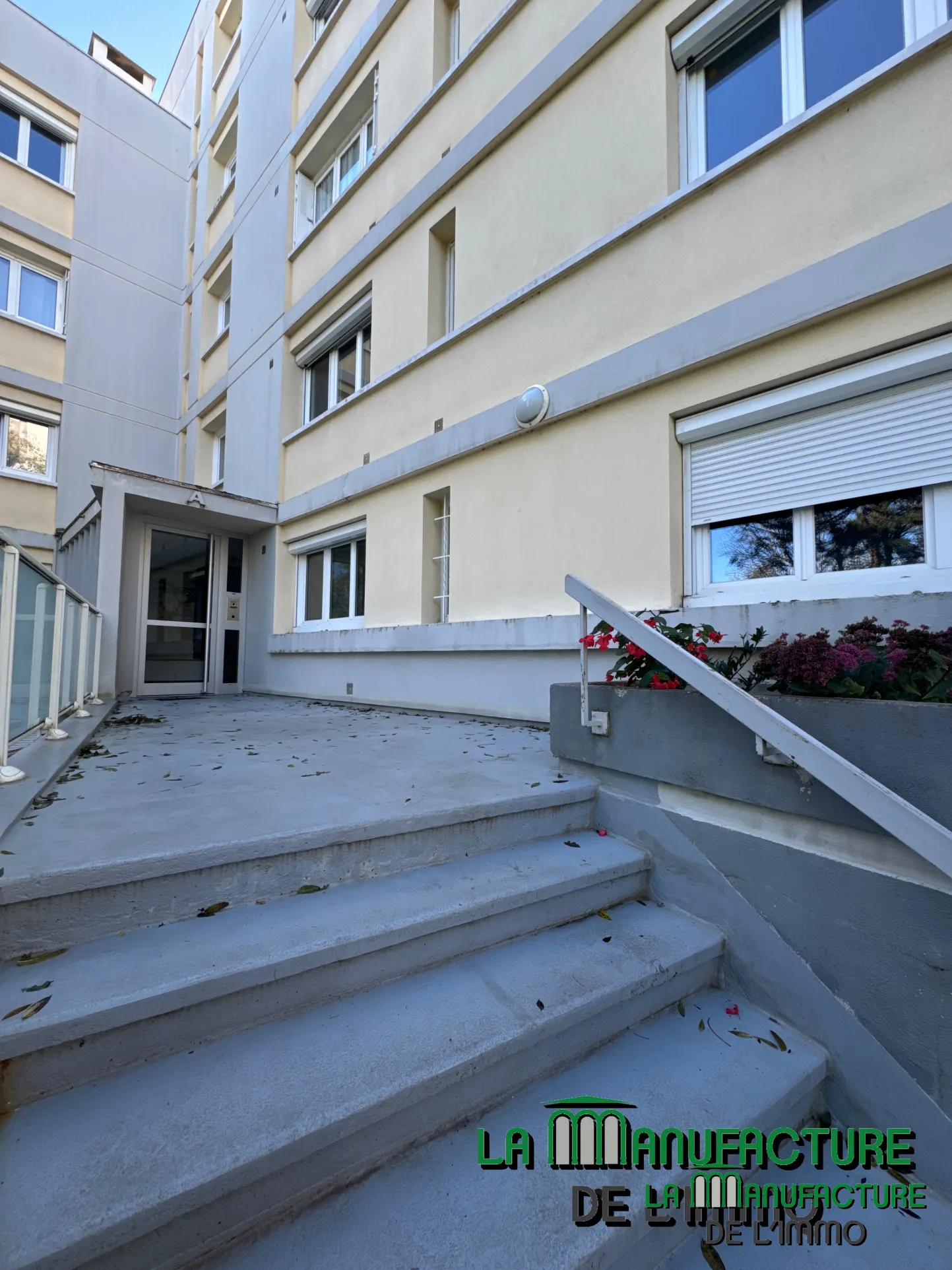 À vendre : Appartement F4 lumineux à Saint-Étienne, dernier étage avec balcon et garage 