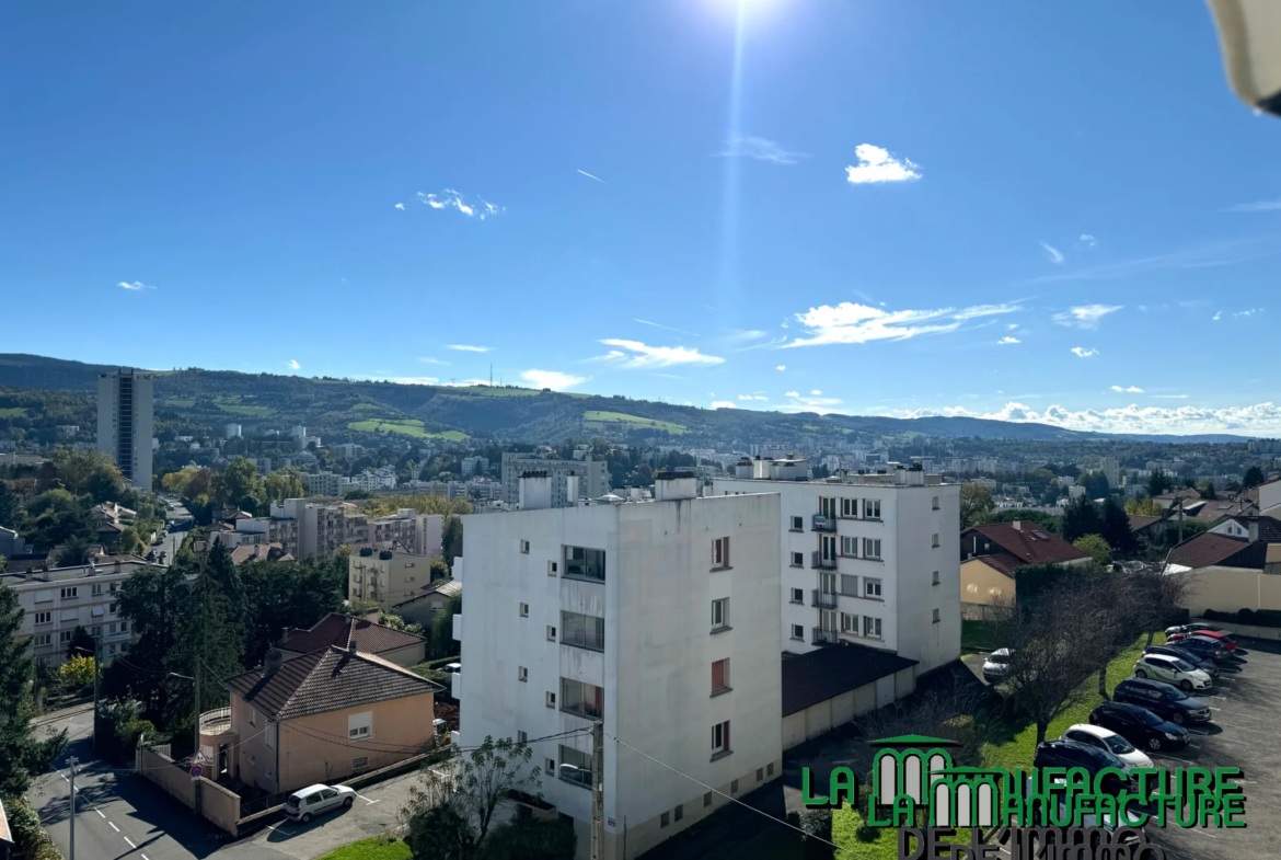 À vendre : Appartement F4 lumineux à Saint-Étienne, dernier étage avec balcon et garage 