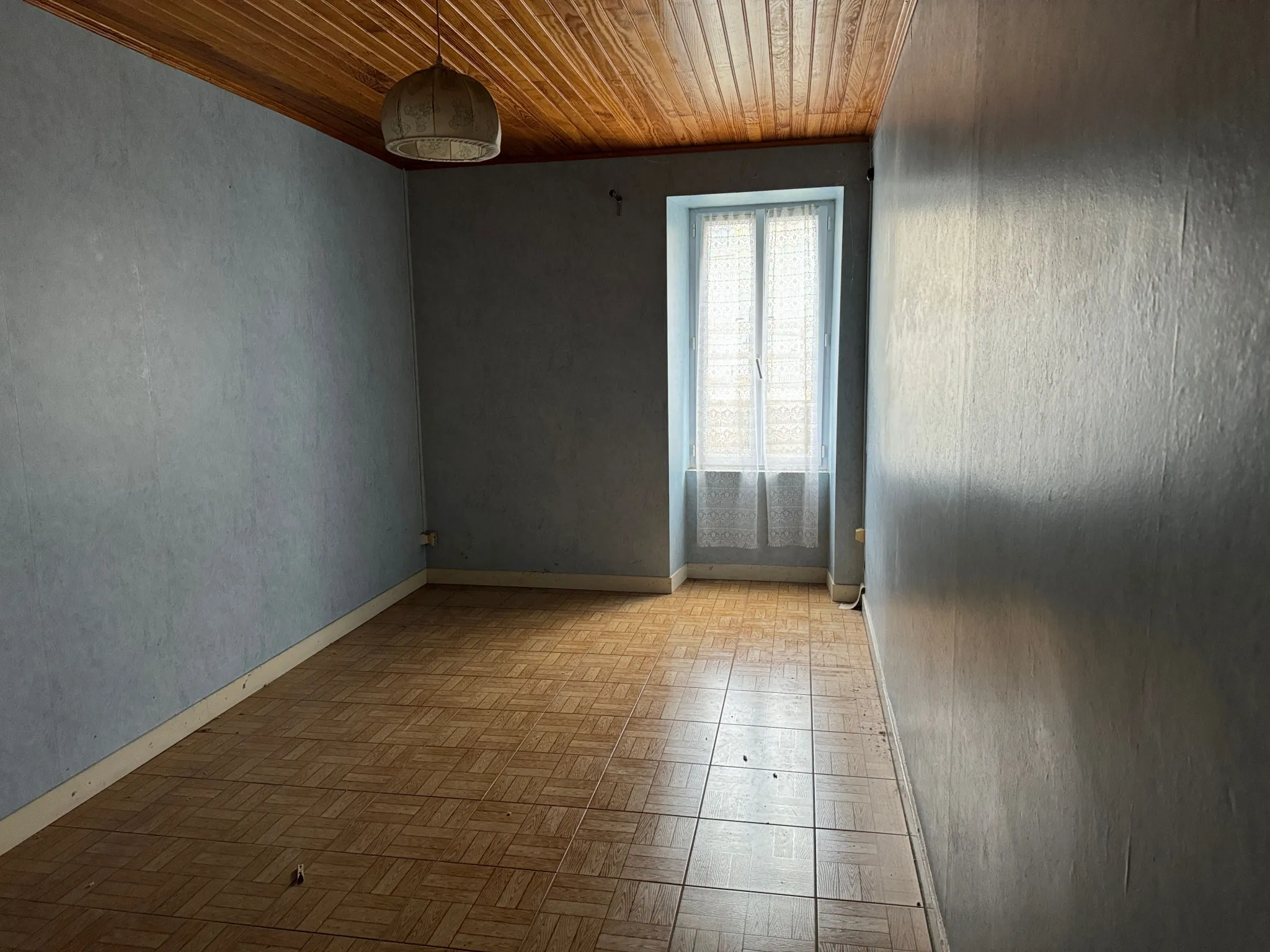 Maison en pierres avec fort potentiel à rénover à La Caillère-Saint-Hilaire 