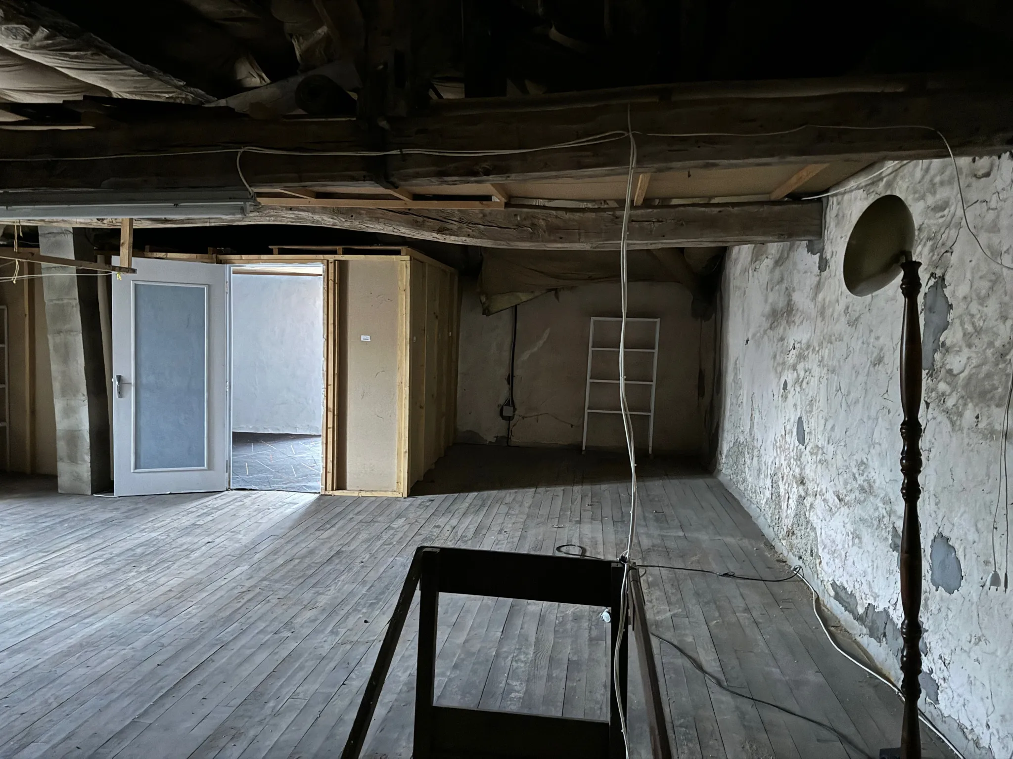 Maison en pierres avec fort potentiel à rénover à La Caillère-Saint-Hilaire 