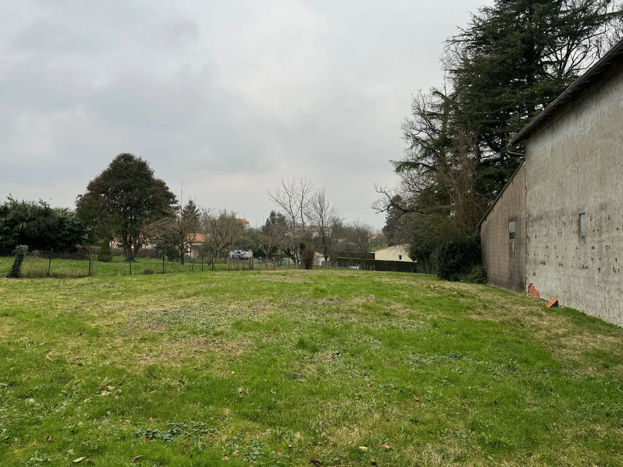 Maison en pierres avec fort potentiel à rénover à La Caillère-Saint-Hilaire 