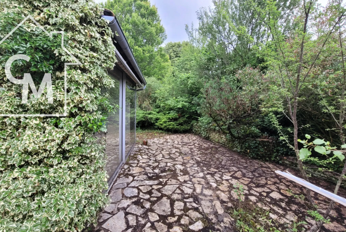 Maison de ville avec jardin et garage à Buzançais 