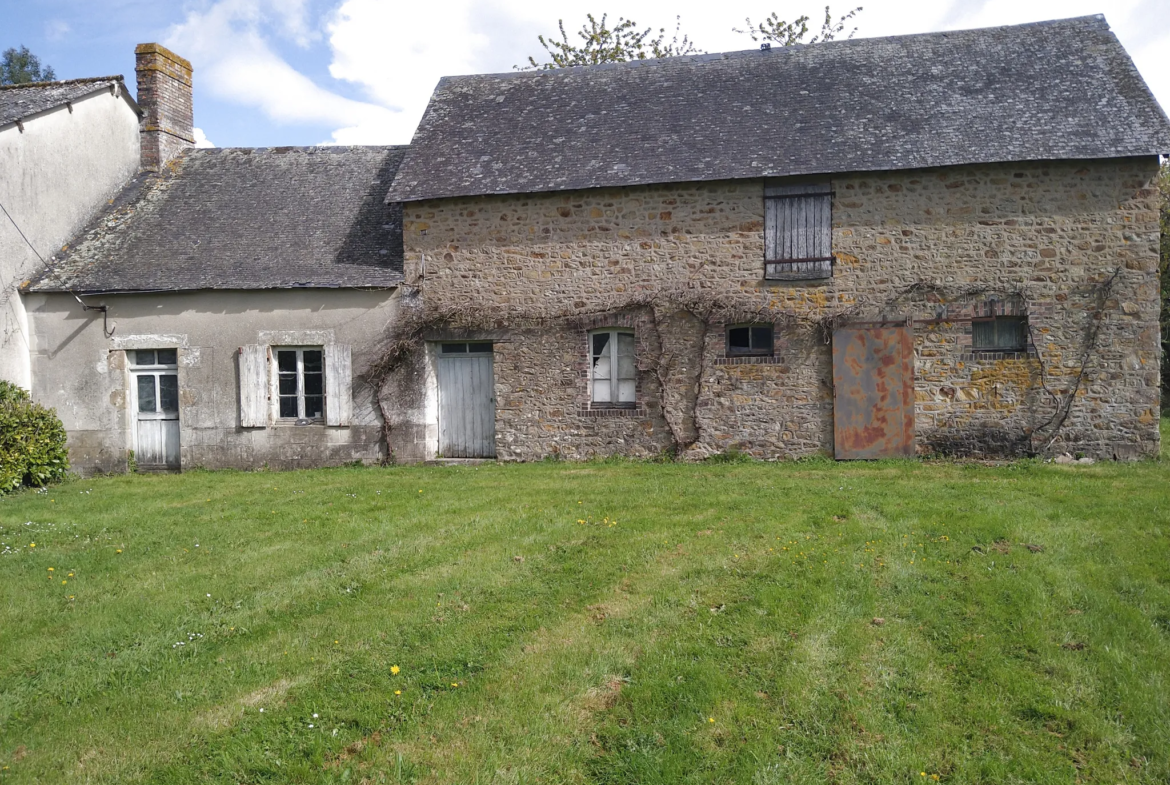 Maison à rénovée de 61,37 m² à St Aubin du Desert 