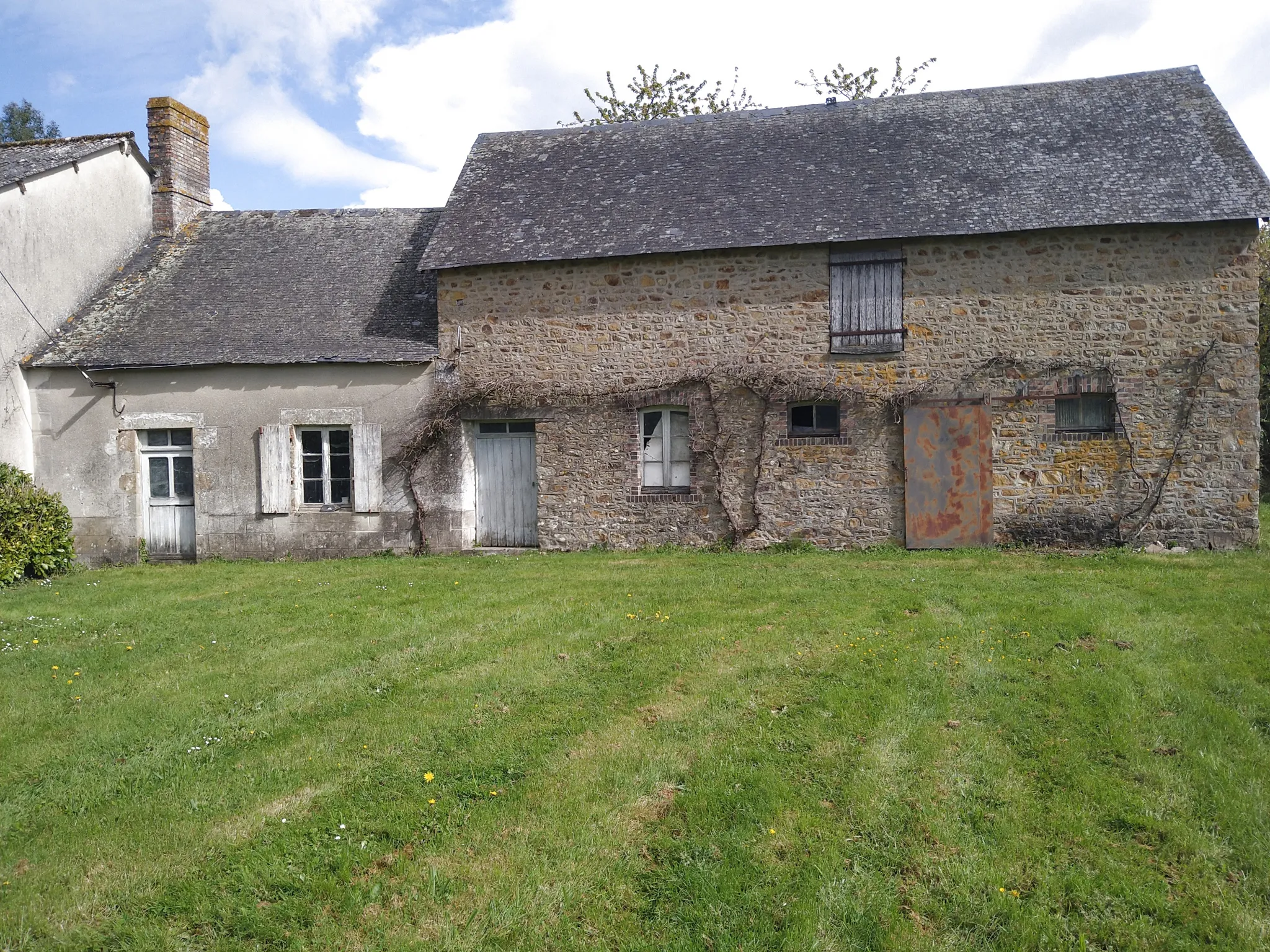 Maison à rénovée de 61,37 m² à St Aubin du Desert 