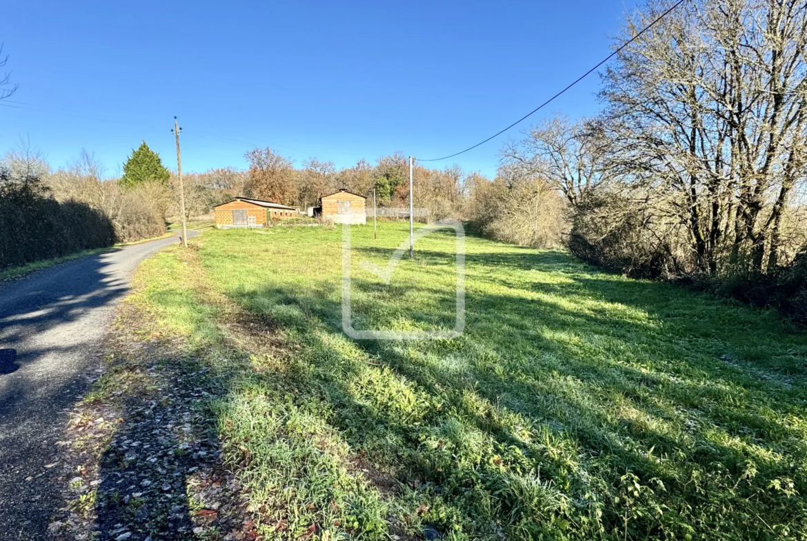 Transformez ces deux bâtis en votre rêve sur 4380 m² à St Aubin de Nabirat 