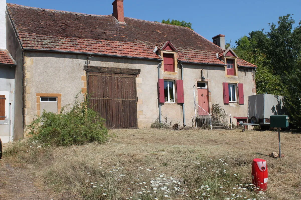 Maison de village à Saint Desiré sur terrain de 2500 m2 à rénover 