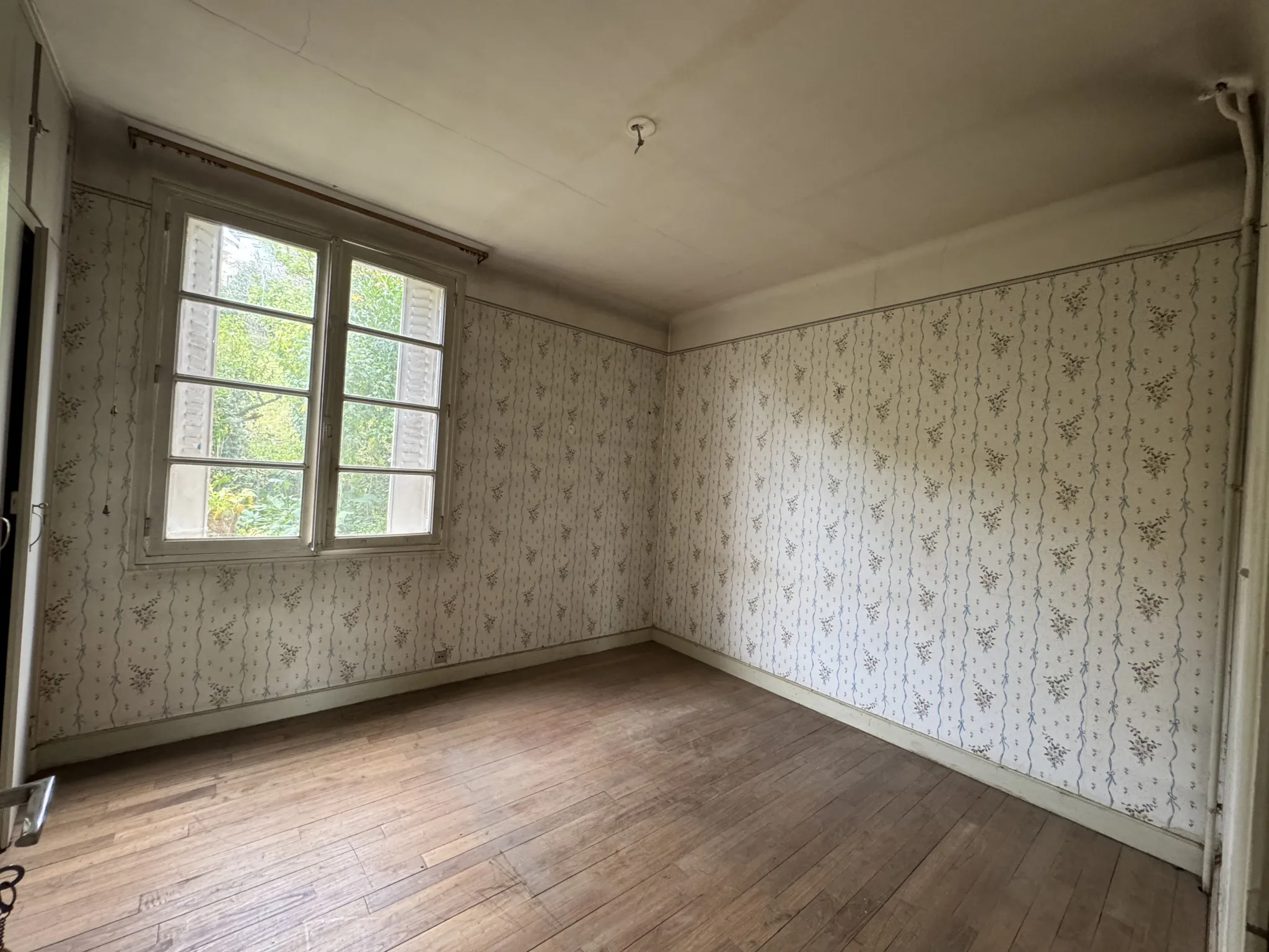 Maison à Tulle en Corrèze avec 2 appartements et garages 