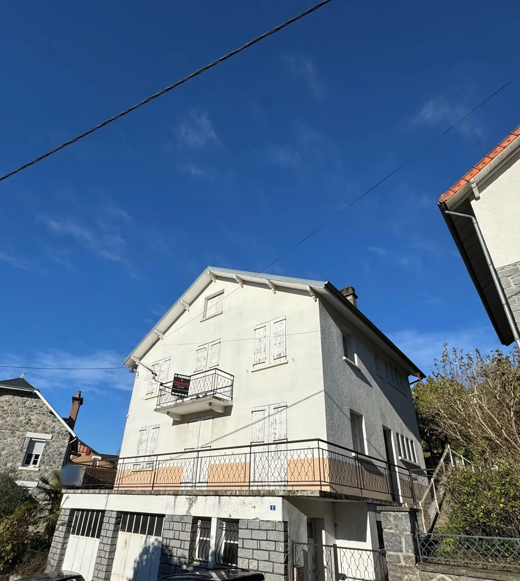 Maison à Tulle en Corrèze avec 2 appartements et garages 