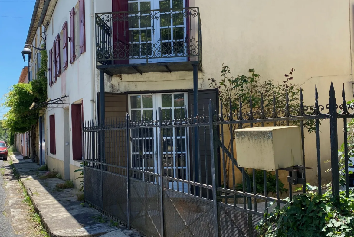 Maison spacieuse à Lacapelle-Biron - 4 chambres, cour et dépendance 