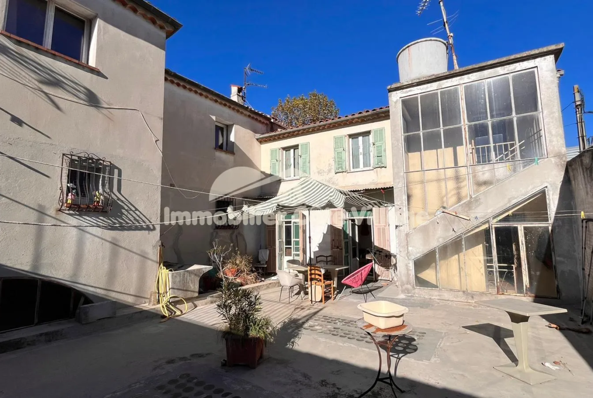 Appartement 3 pièces 59 m² à La Trinité avec garage de 92 m² et terrasse 