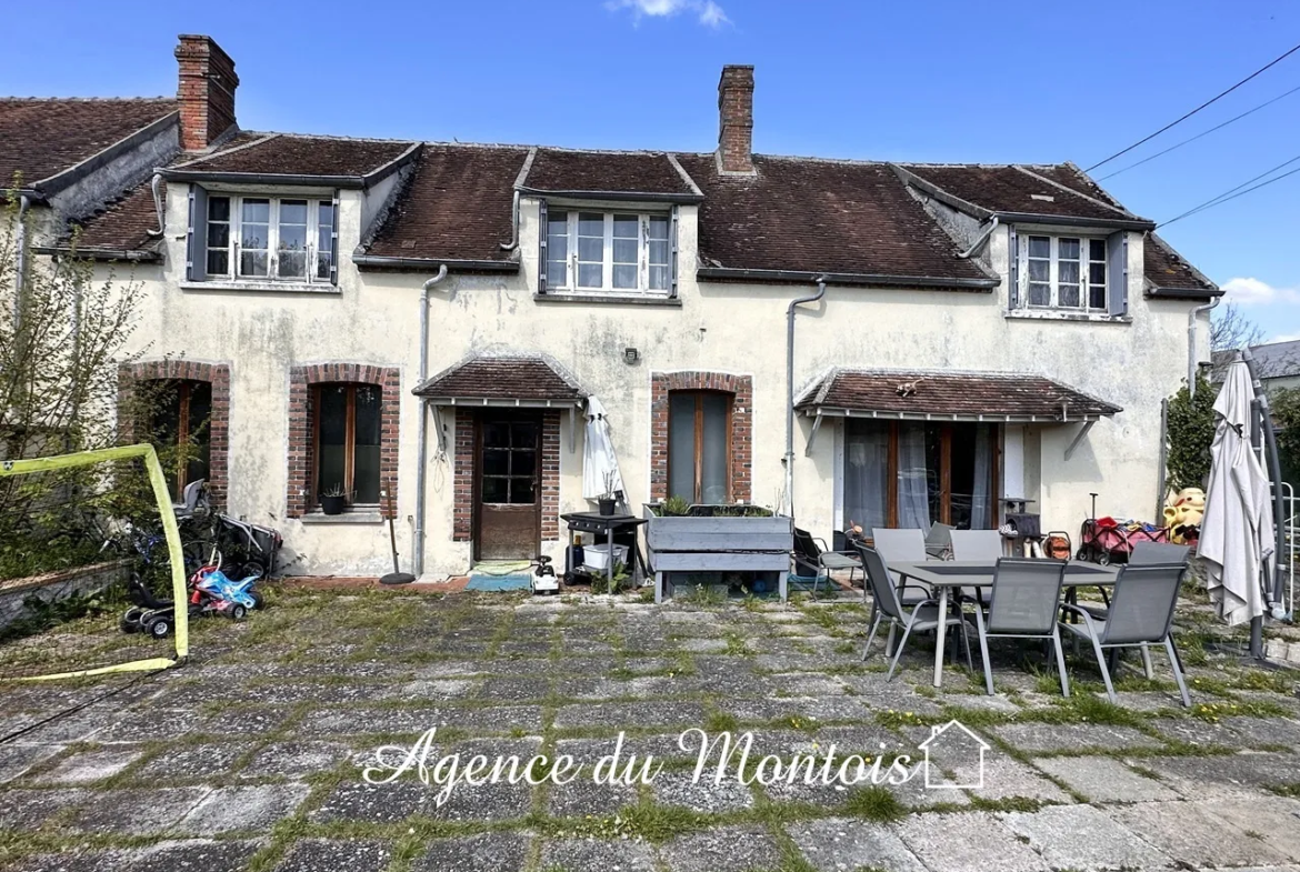 Fermette à rénover à Longueville sur 902 m² de jardin 