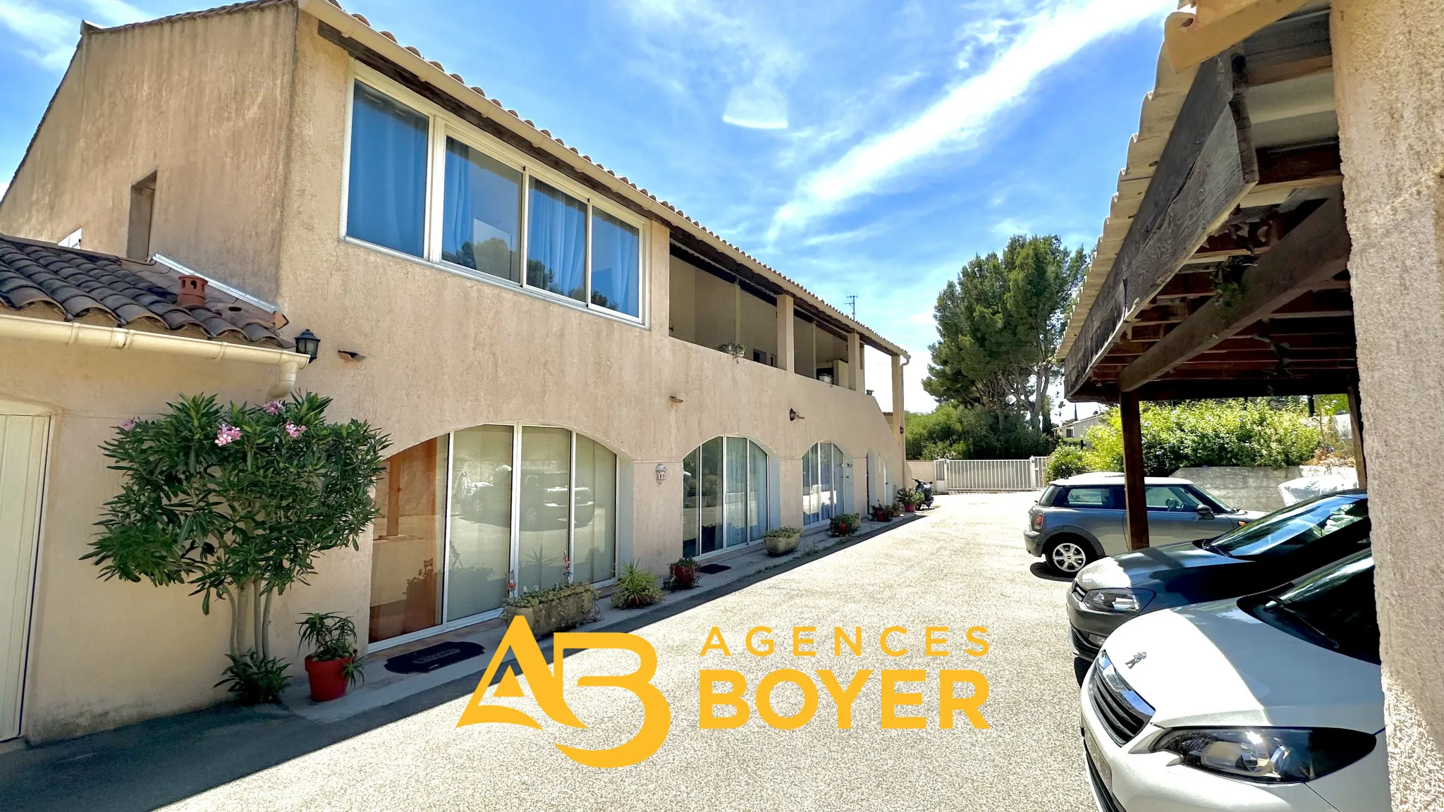 Duplex T3 à Bandol, 56 m² avec terrasse et parking privé 