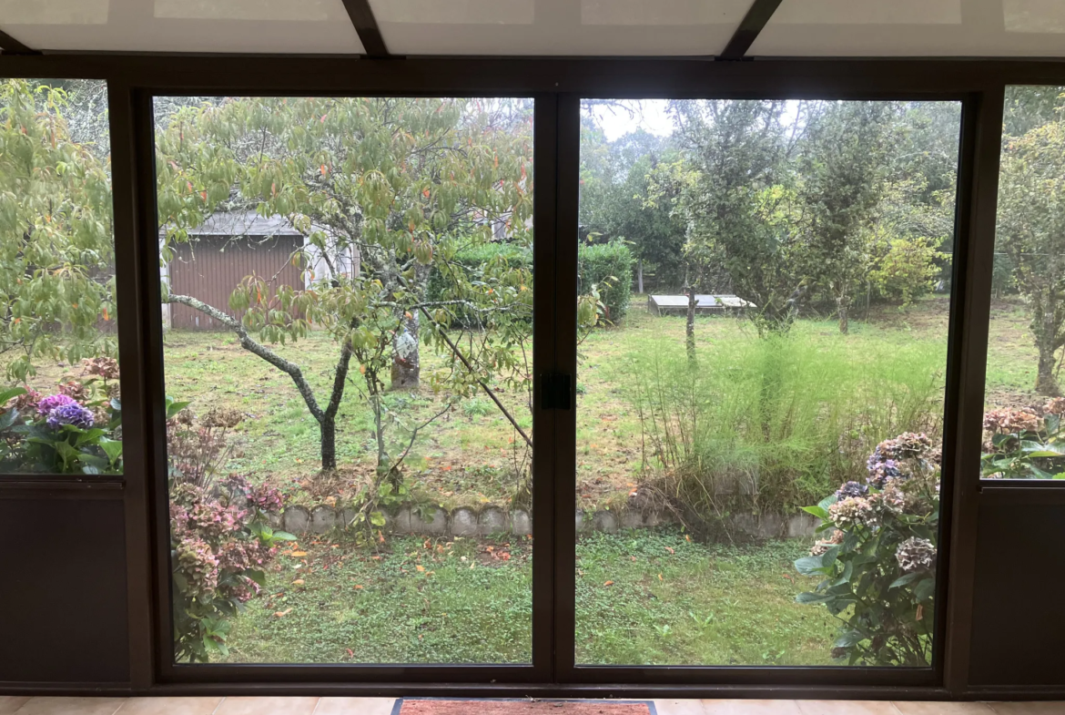 Grande maison rénovée à Trois-Vèvres avec jardin arboré 