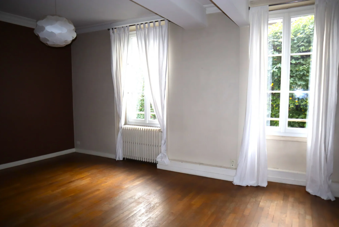 Appartement lumineux de 83 m2 au centre-ville d'Autun 