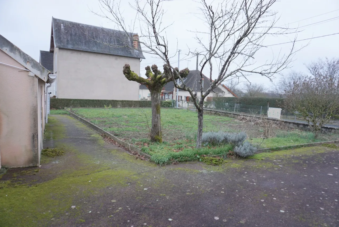 Maison avec terrain et dépendances à Digoin 