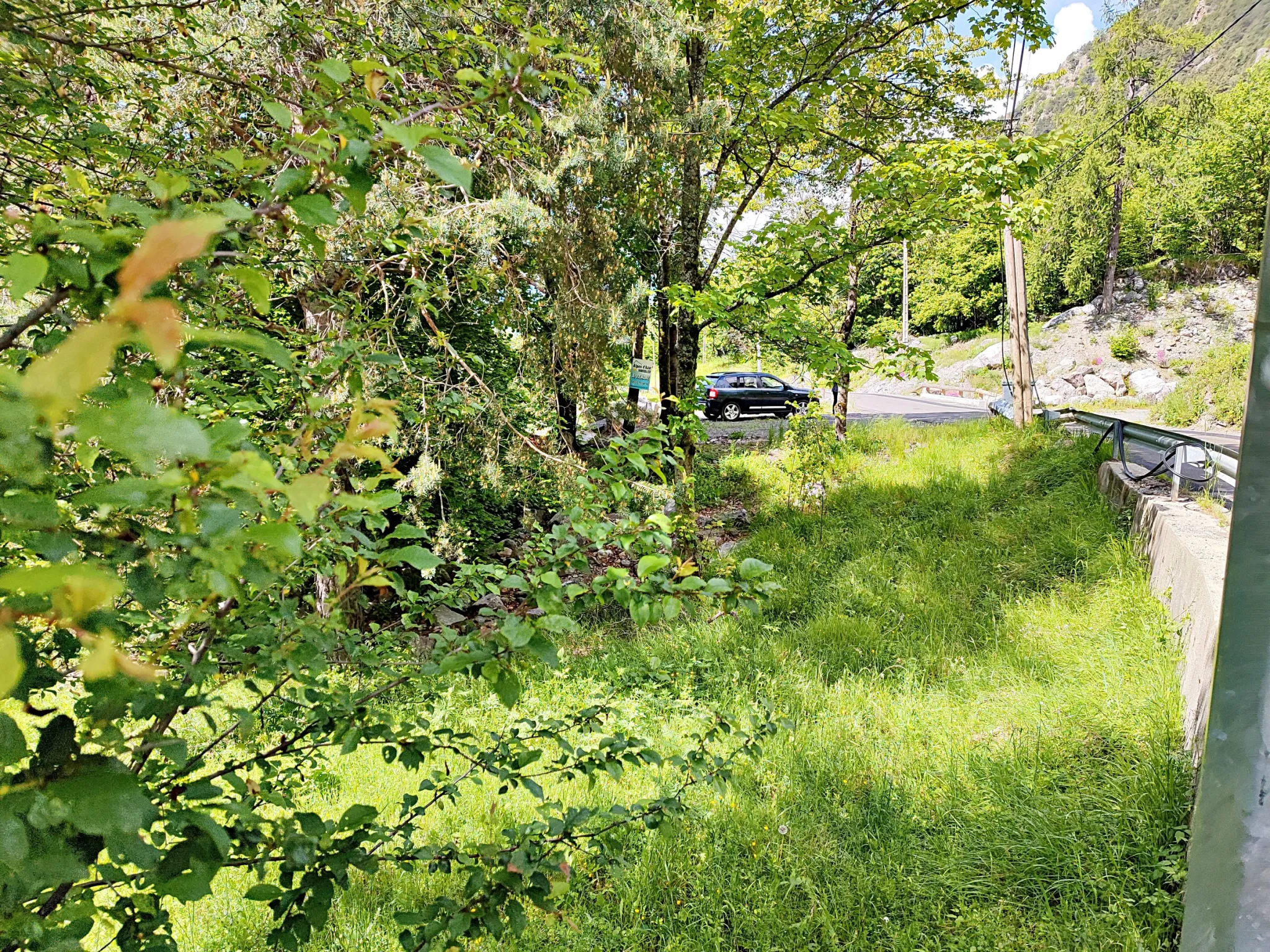 Terrain de 8 524 m² avec grange à Belvédère 