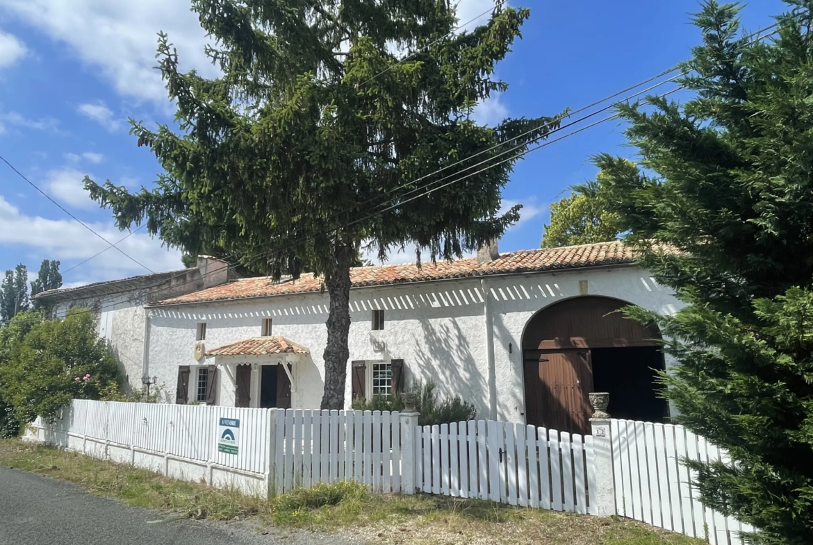 Belle maison en pierre à vendre à Martres avec dépendance et jardin 