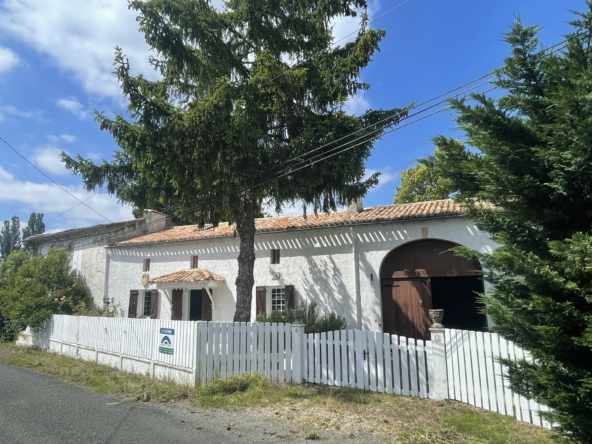 Belle maison en pierre à vendre à Martres avec dépendance et jardin