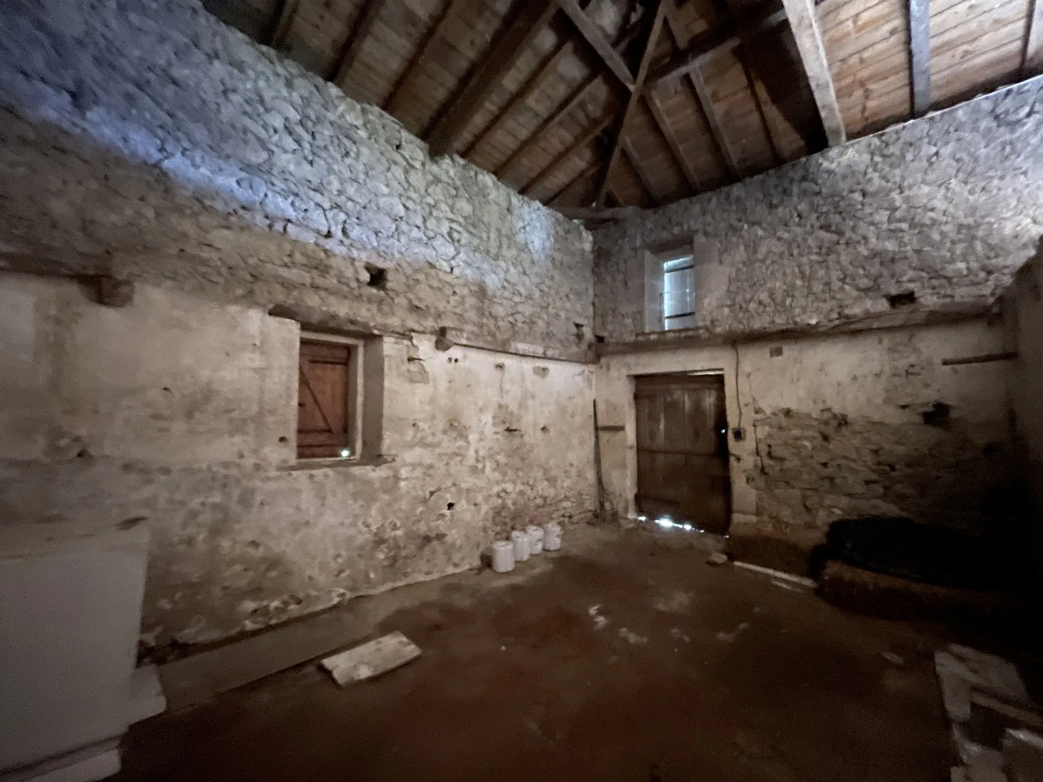 Belle maison en pierre à vendre à Martres avec dépendance et jardin 