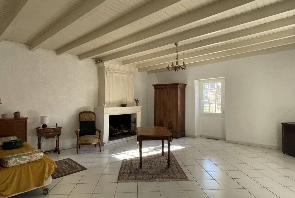 Belle maison en pierre à vendre à Martres avec dépendance et jardin 