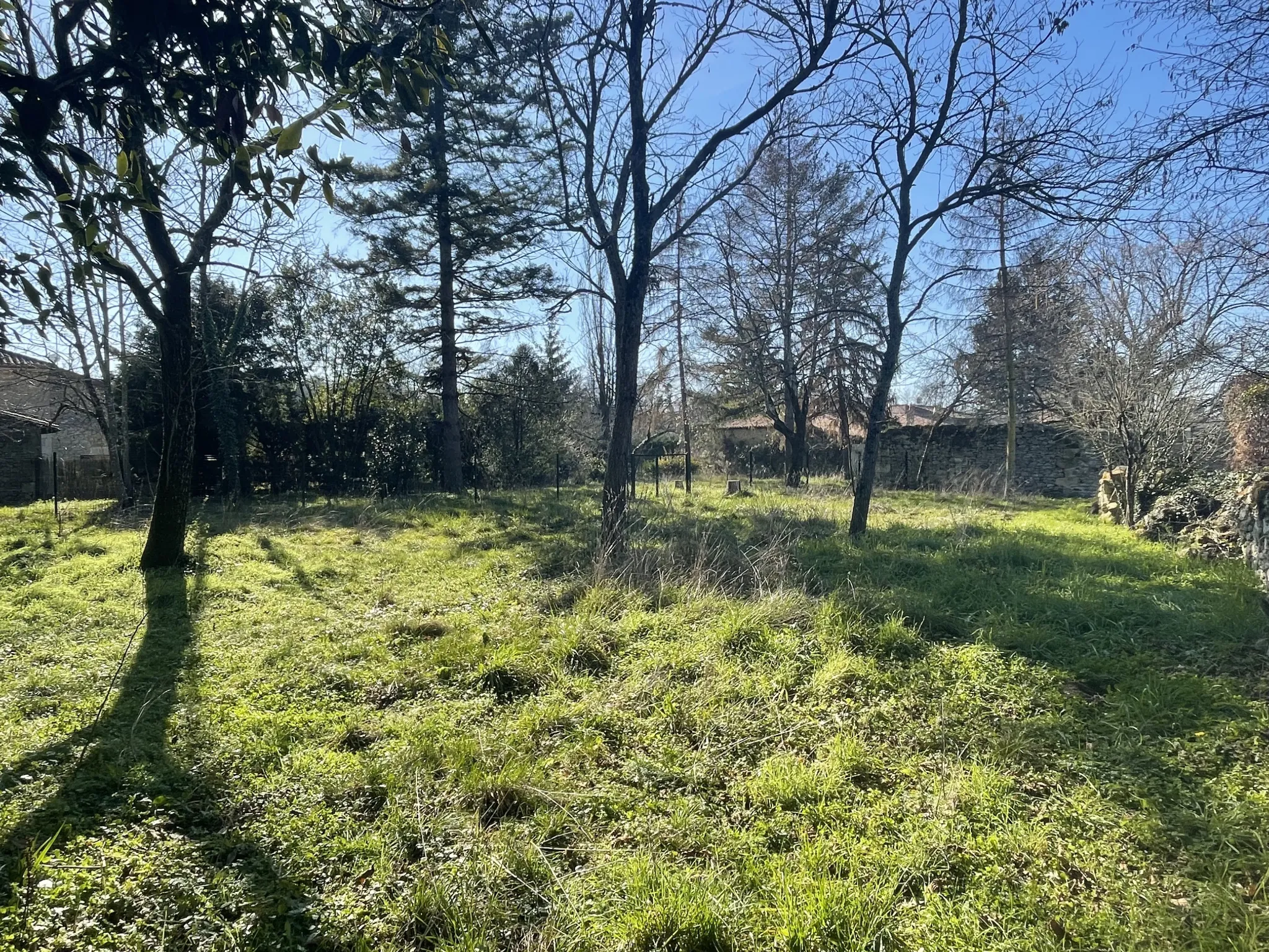 Belle maison en pierre à vendre à Martres avec dépendance et jardin 