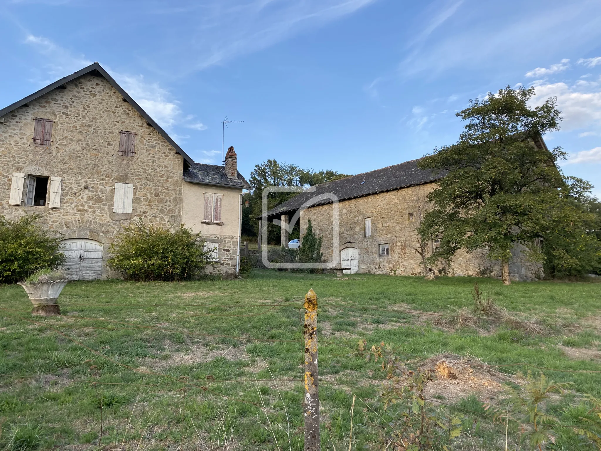 Beau corps de ferme à vendre à Frayssinhes avec jolie vue 