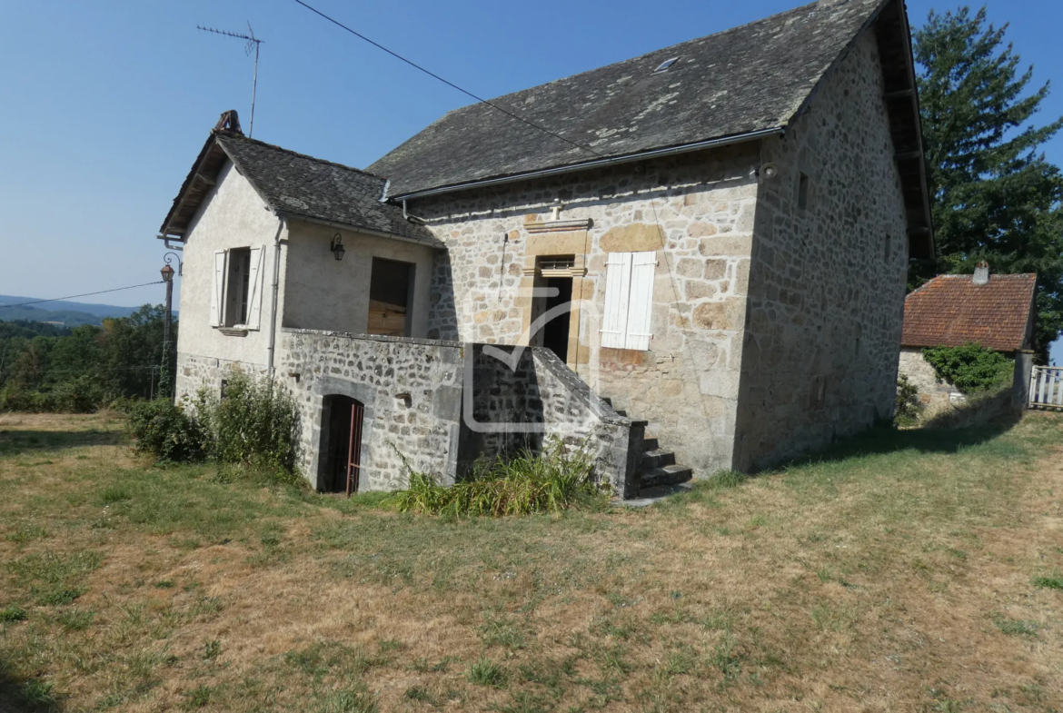 Beau corps de ferme à vendre à Frayssinhes avec jolie vue 