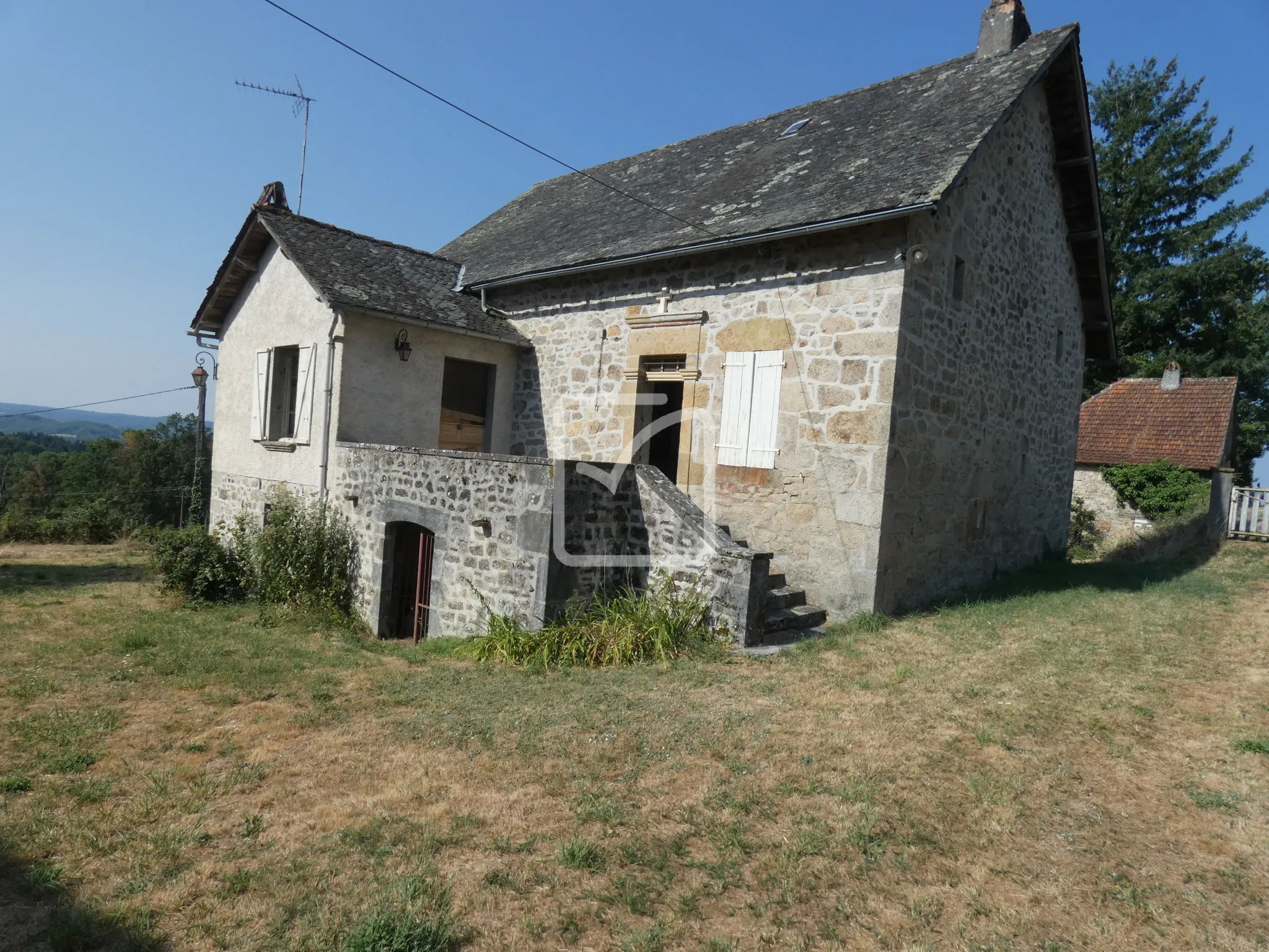 Beau corps de ferme à vendre à Frayssinhes avec jolie vue 